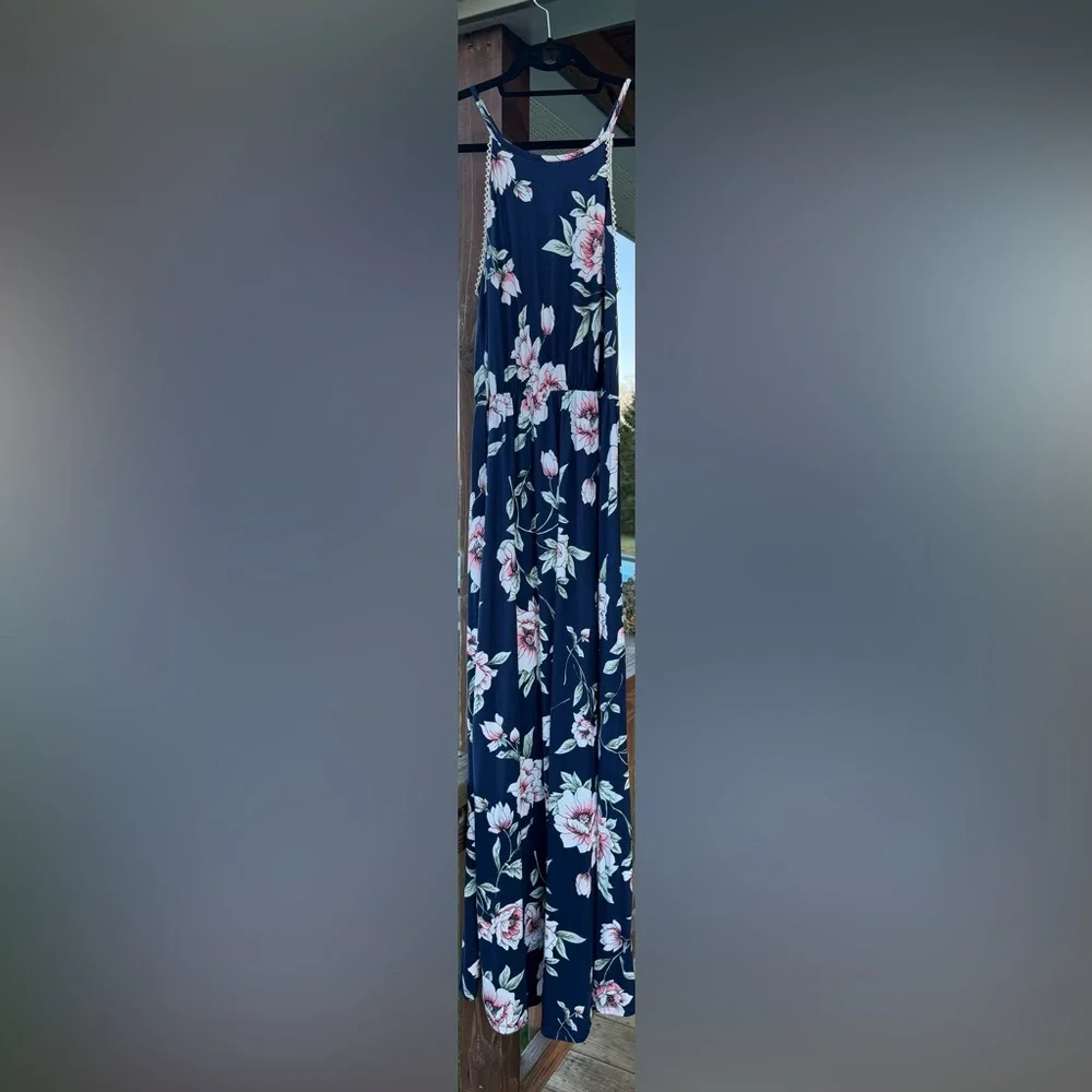 French Grey Floral Dress with Lace Accents - Picture 2 of 3